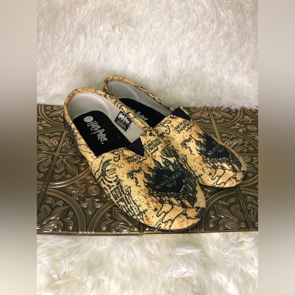Warner Bros. Harry Potter Themed Women's Loafers - Tan and Black L 10/11 - Picture 2 of 16